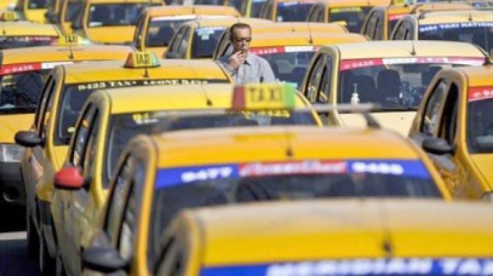 Şoferii de taxi protestează faţă de aplicaţia de smartphone Uber